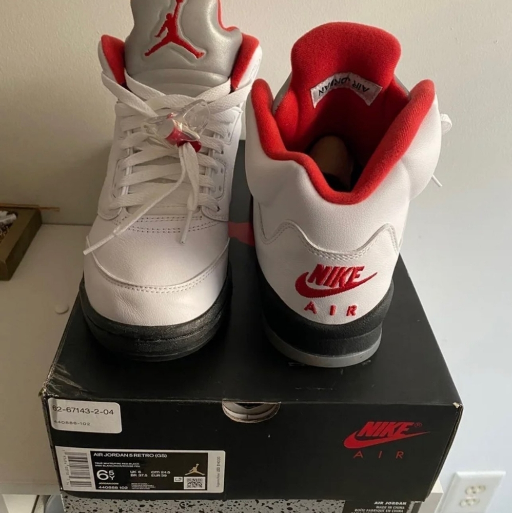 Air Jordan 5 "Fire Red" size 6.5 (GS)